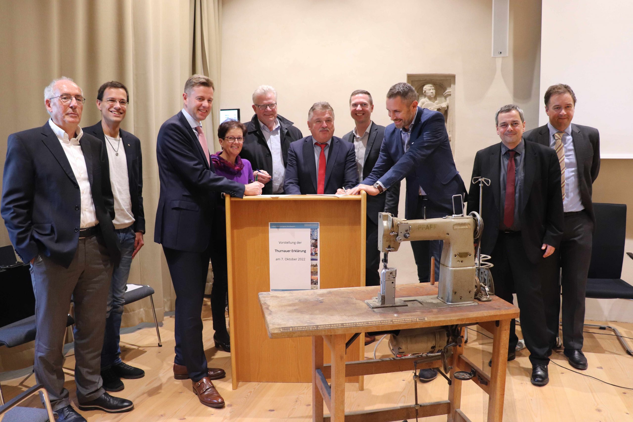 Foto der Unterzeichnung der Thurnauer Erklärung